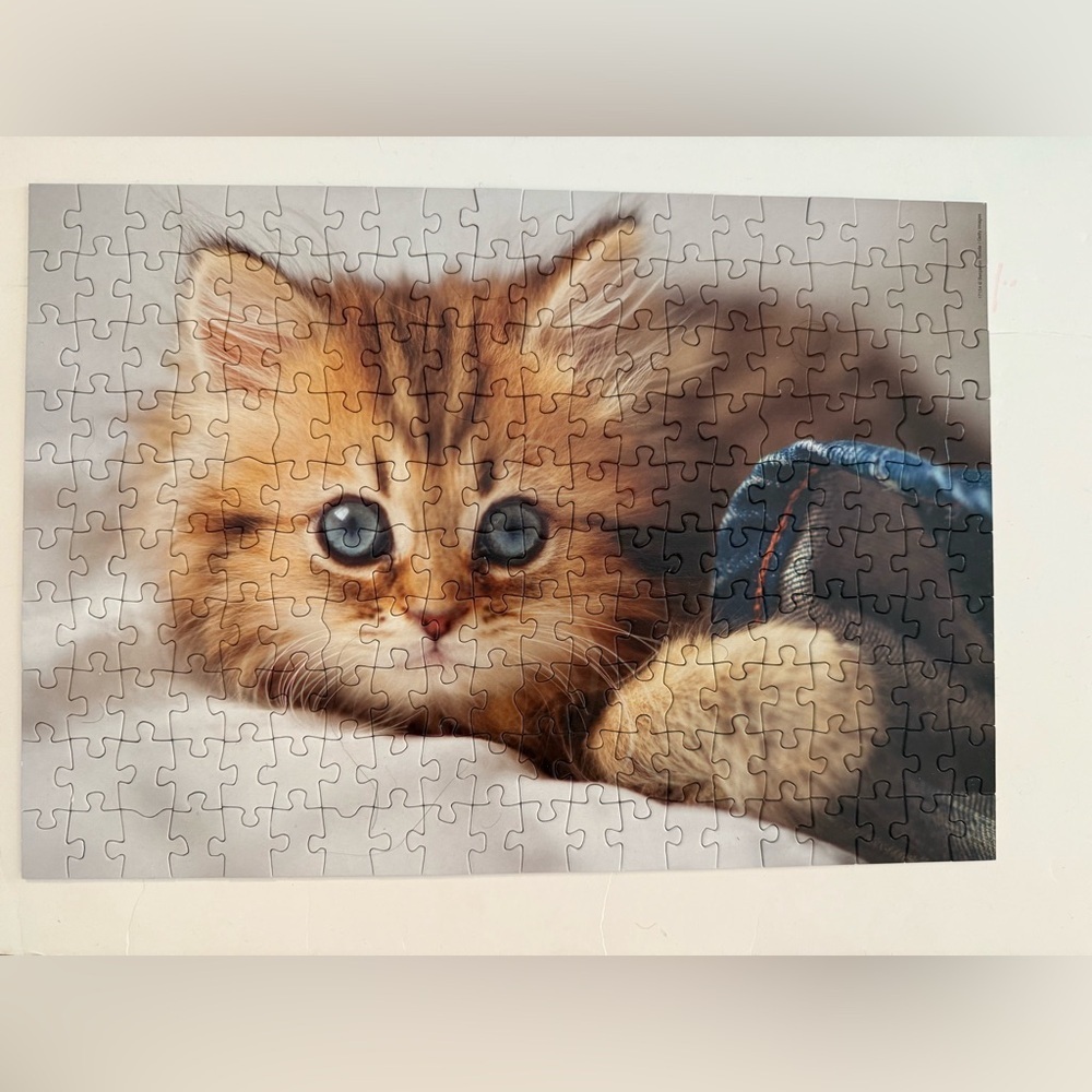 Cute kitty puzzle 200 pieces, like new